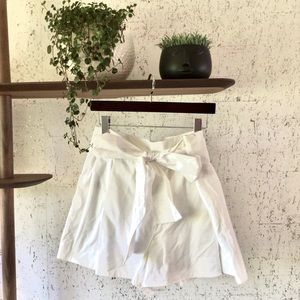 Romantic White cotton JCrew summer shorts with bow
